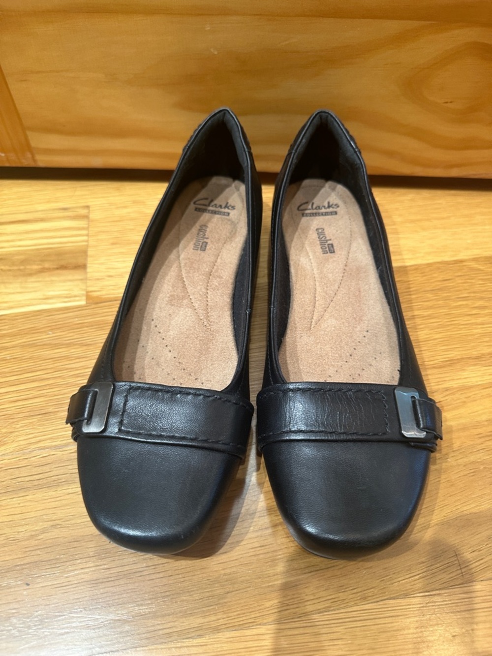 Clarks Black Leather Buckle-Accent Women's Flats-Size 81/2